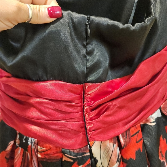 B. Darlin Elegant Black and Red Floral Dress Strappless size 10 Juniors - Picture 7 of 13